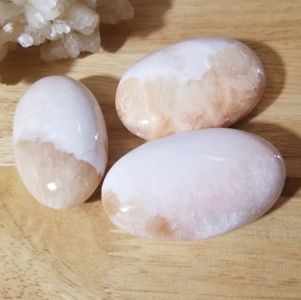 Peach Stilbite and Scolecite Palm Stones - Picture 3 of 6